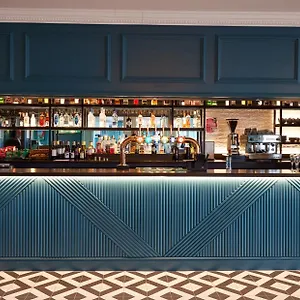 Thistle London Heathrow Terminal 5 מלון
