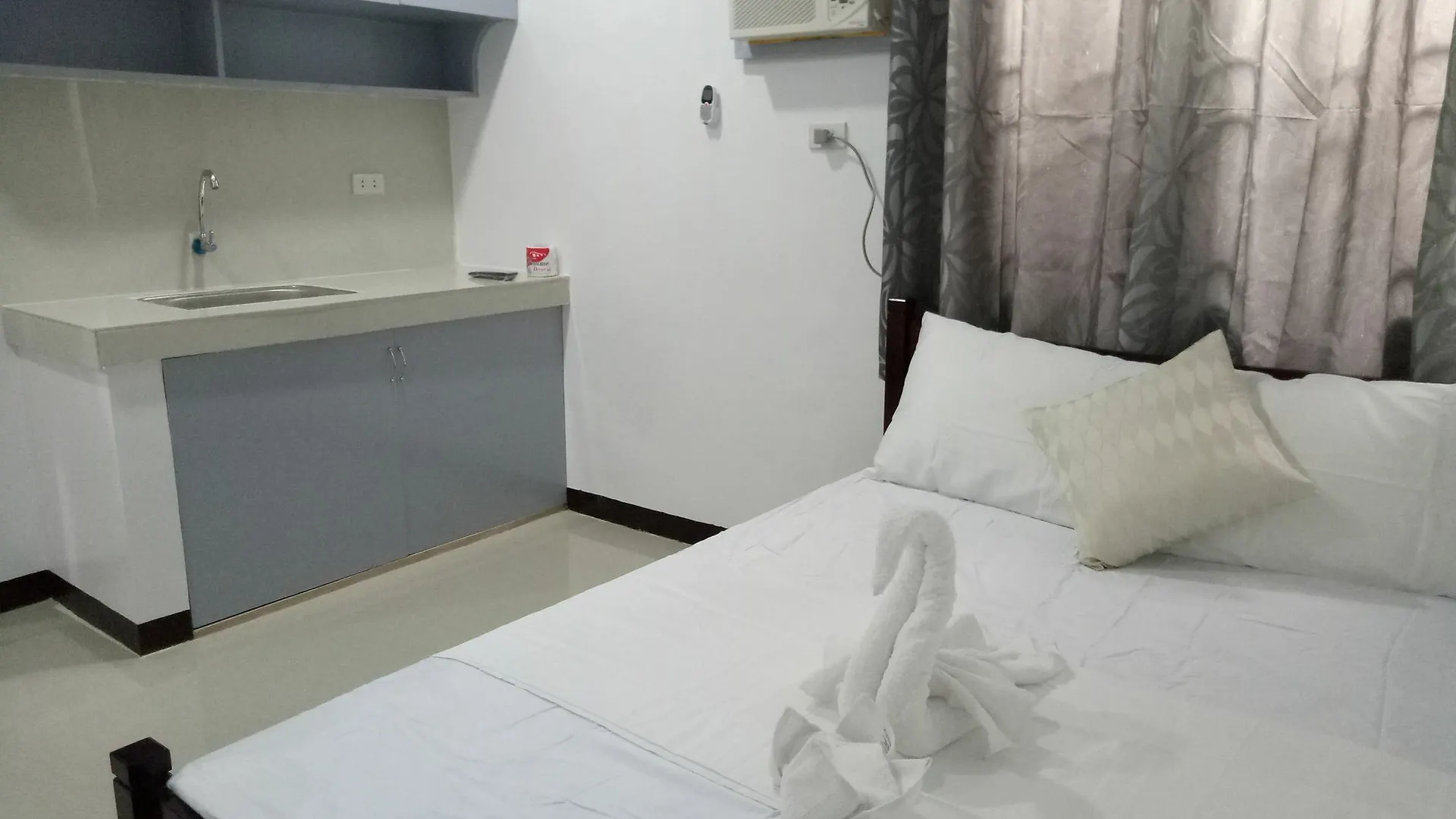 Alicia Apartment Paranaque City 3*,