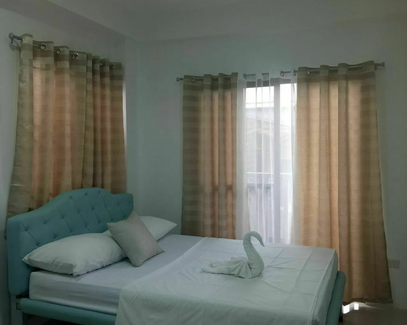 Alicia Apartment Paranaque City Hotel